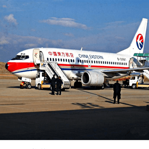 伊春空运公司航空快运业稳步发展的原因是什么？